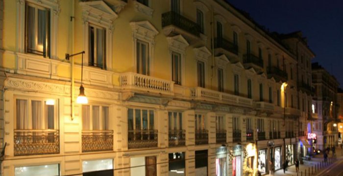 Town House 70 Suite Hotel